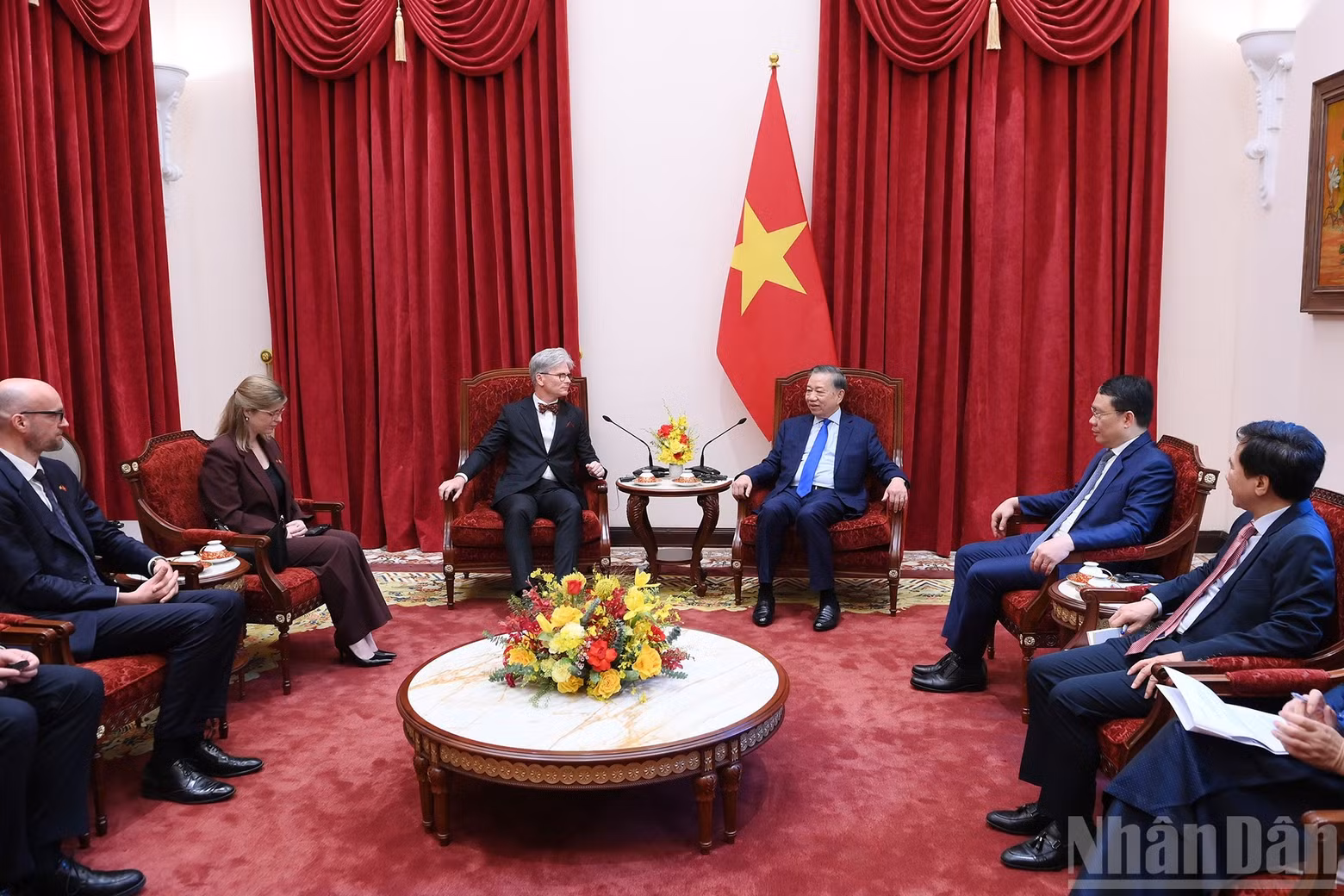越共中央总书记、国家主席苏林会见比利时驻越南大使彼得·伦克内赫特。