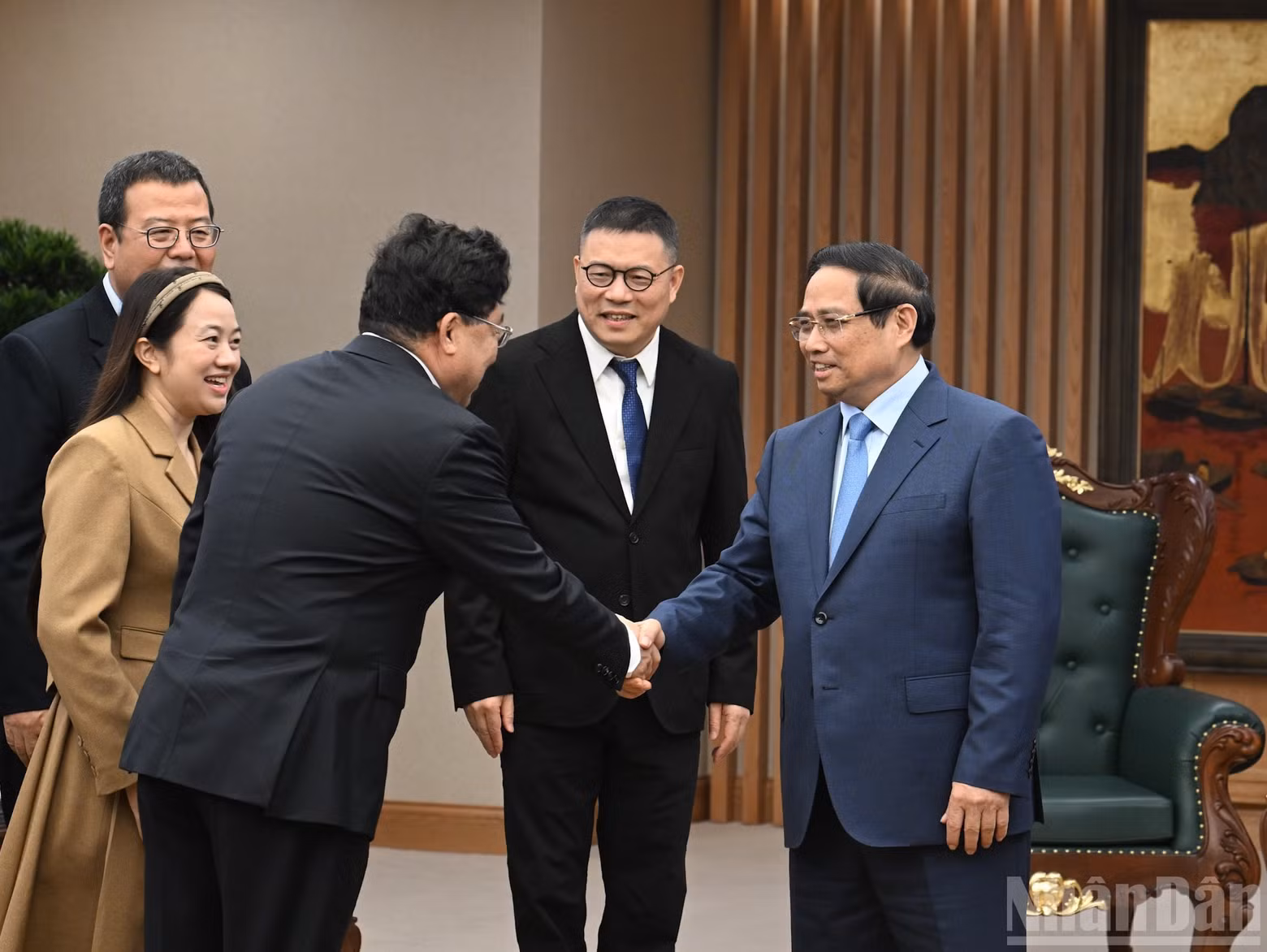 越南政府总理范明正和中国天虹国际集团有限公司董事会主席洪天祝一行。