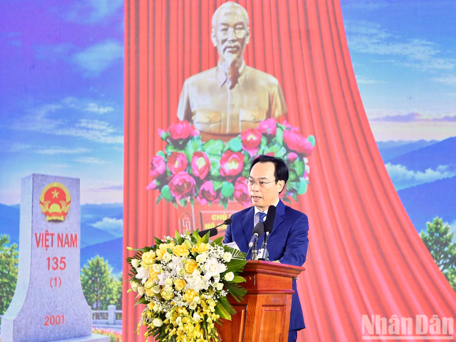 教育培训部长黄明山发表讲话。