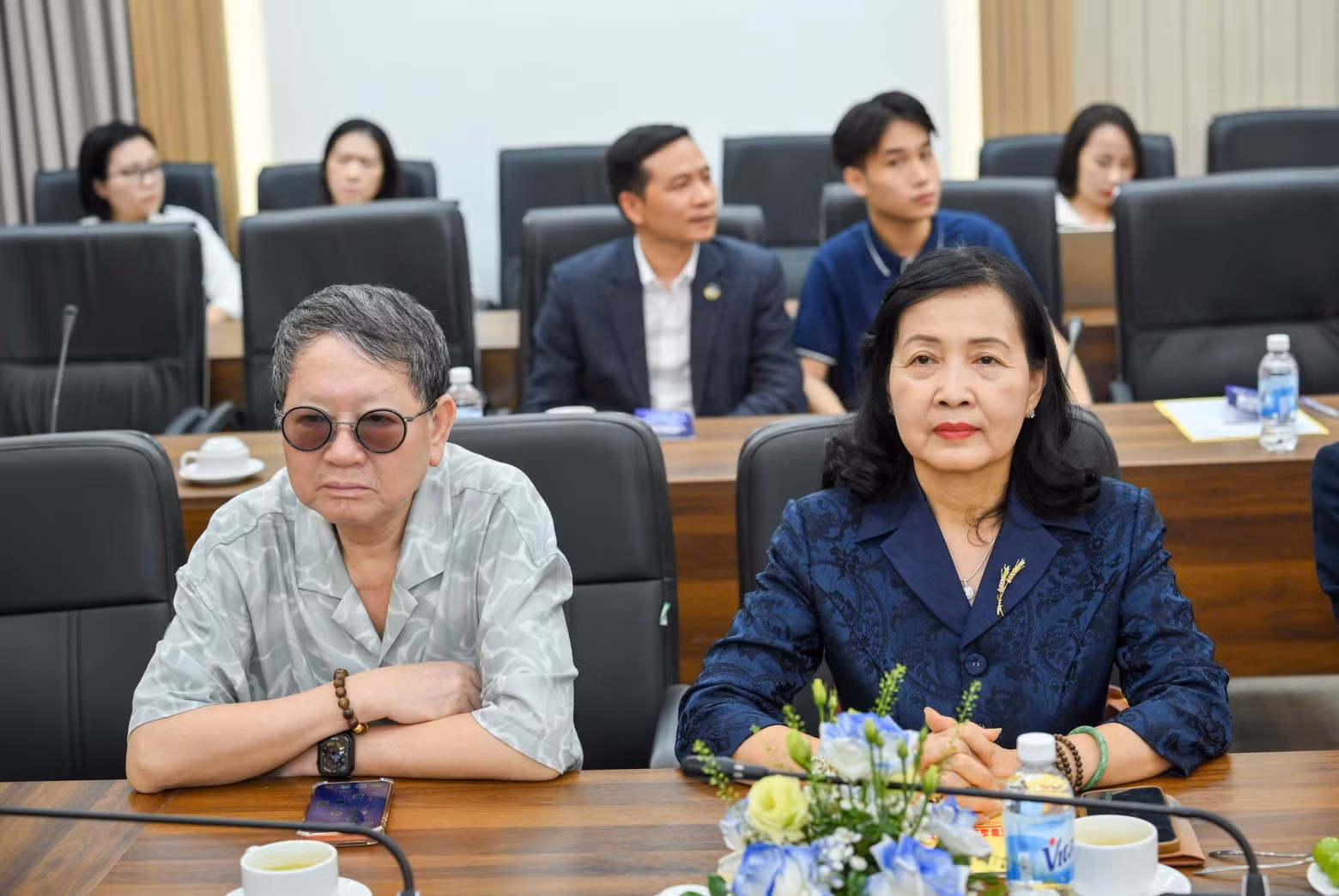 越南音乐家协会主席、音乐家阮德郑和越南摄影师协会主席、摄影师阮氏秋冬。