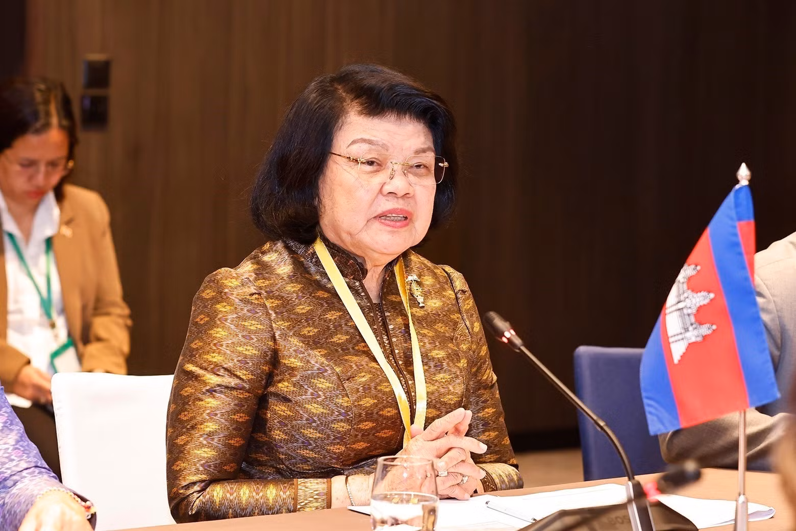 柬埔寨国会主席昆索达莉发表讲话。