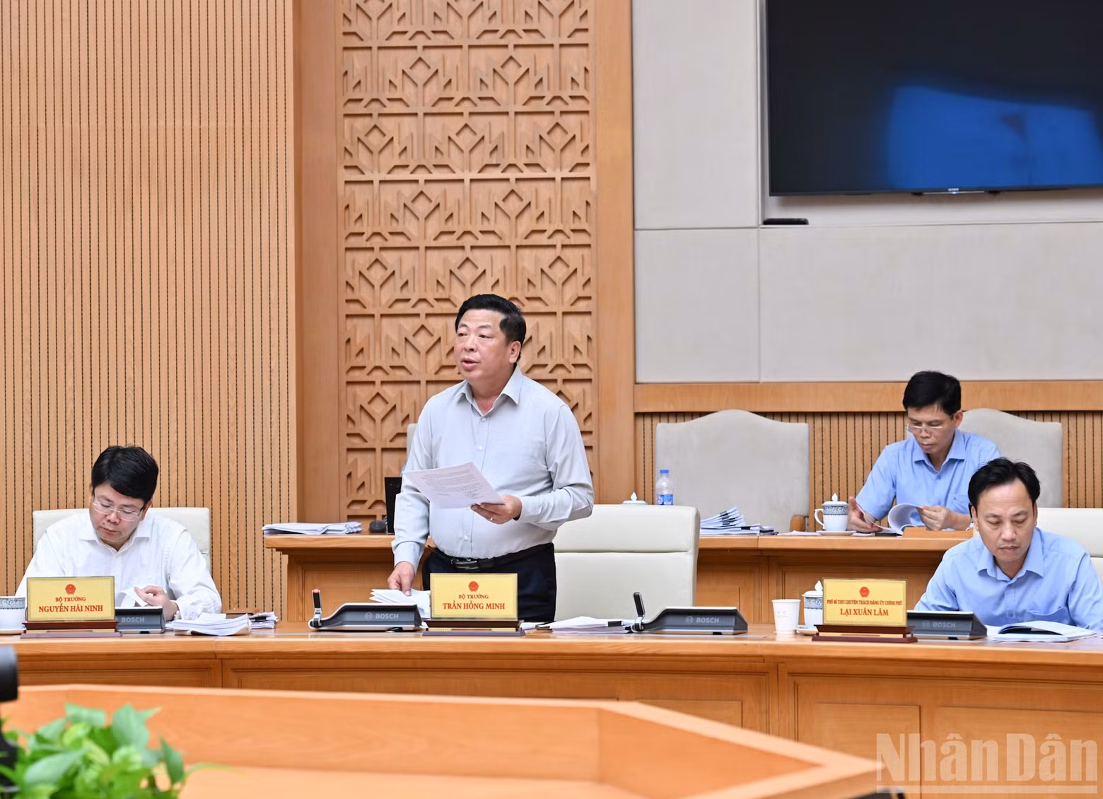建设部部长陈红明在会上发表讲话。