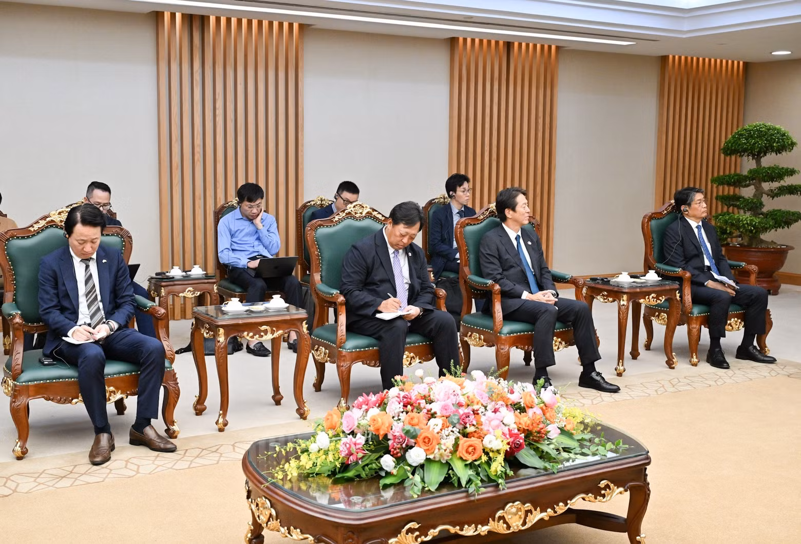陪同住友商事株式会社亚洲及大洋洲区首席执行官出席活动的各位代表。