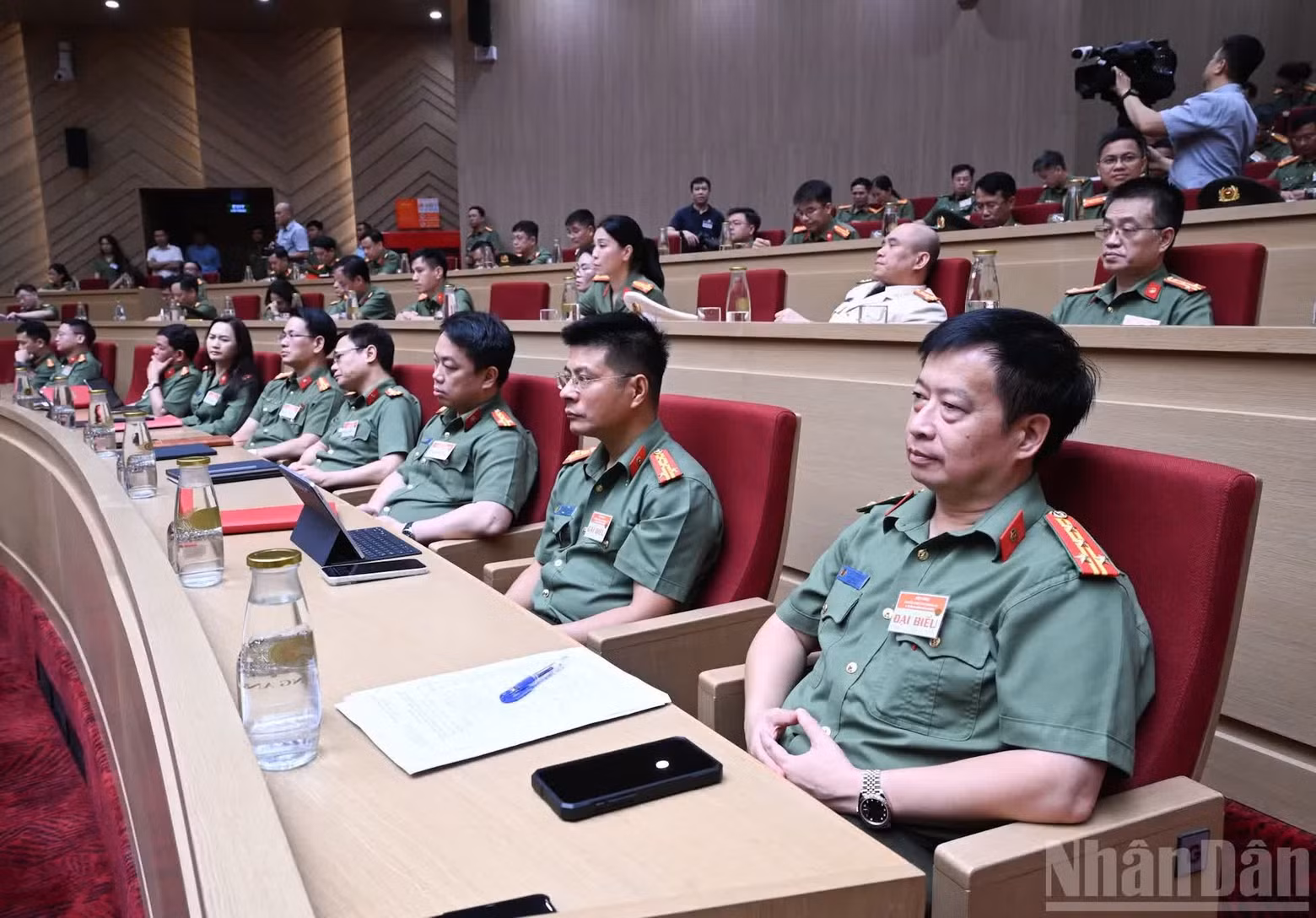 与会代表。