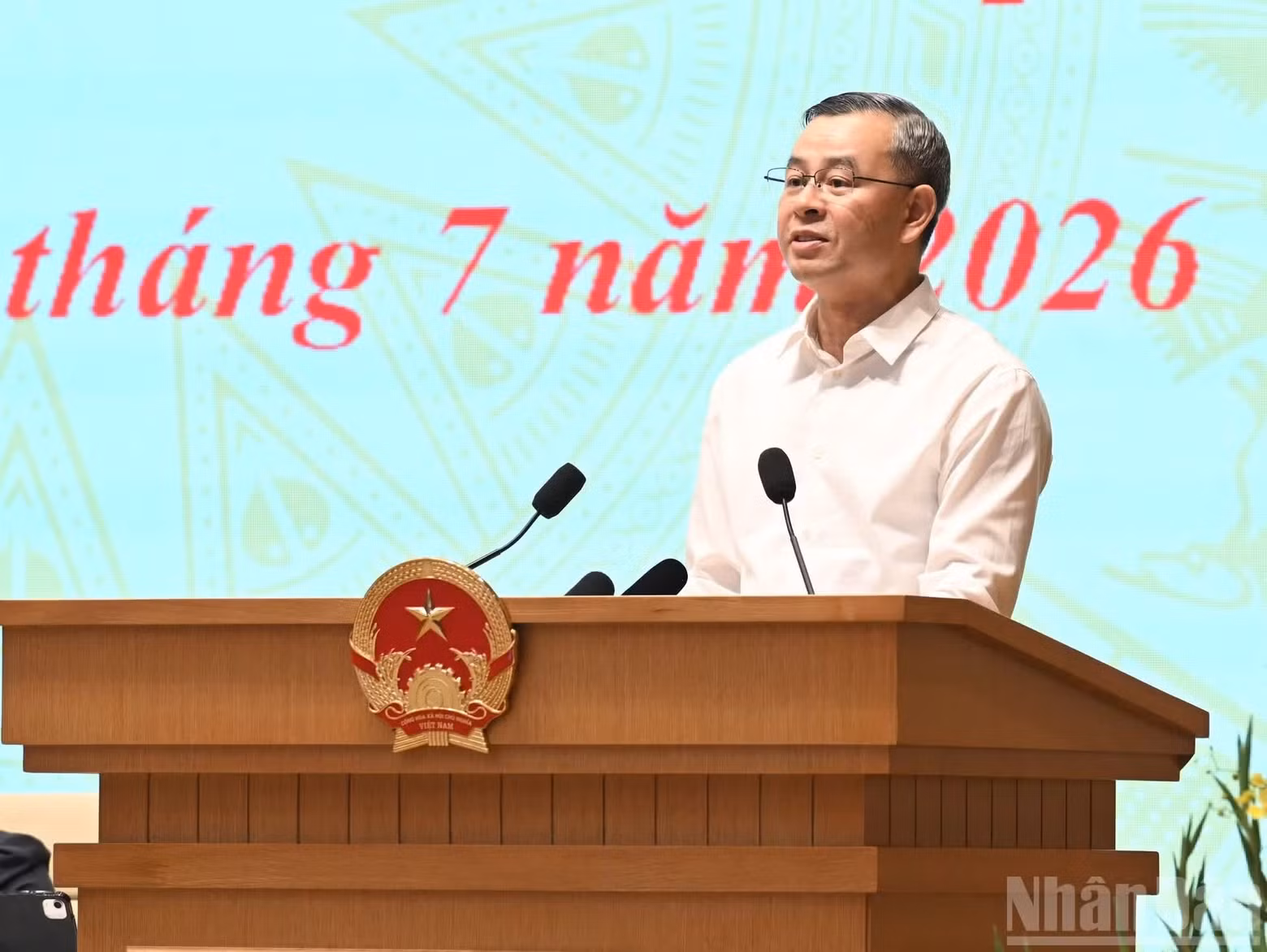 财政部长吴文俊发表讲话。