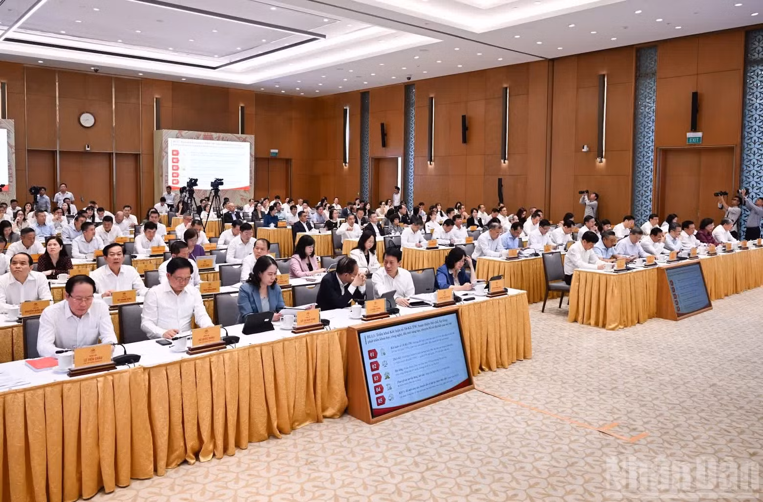与会代表。