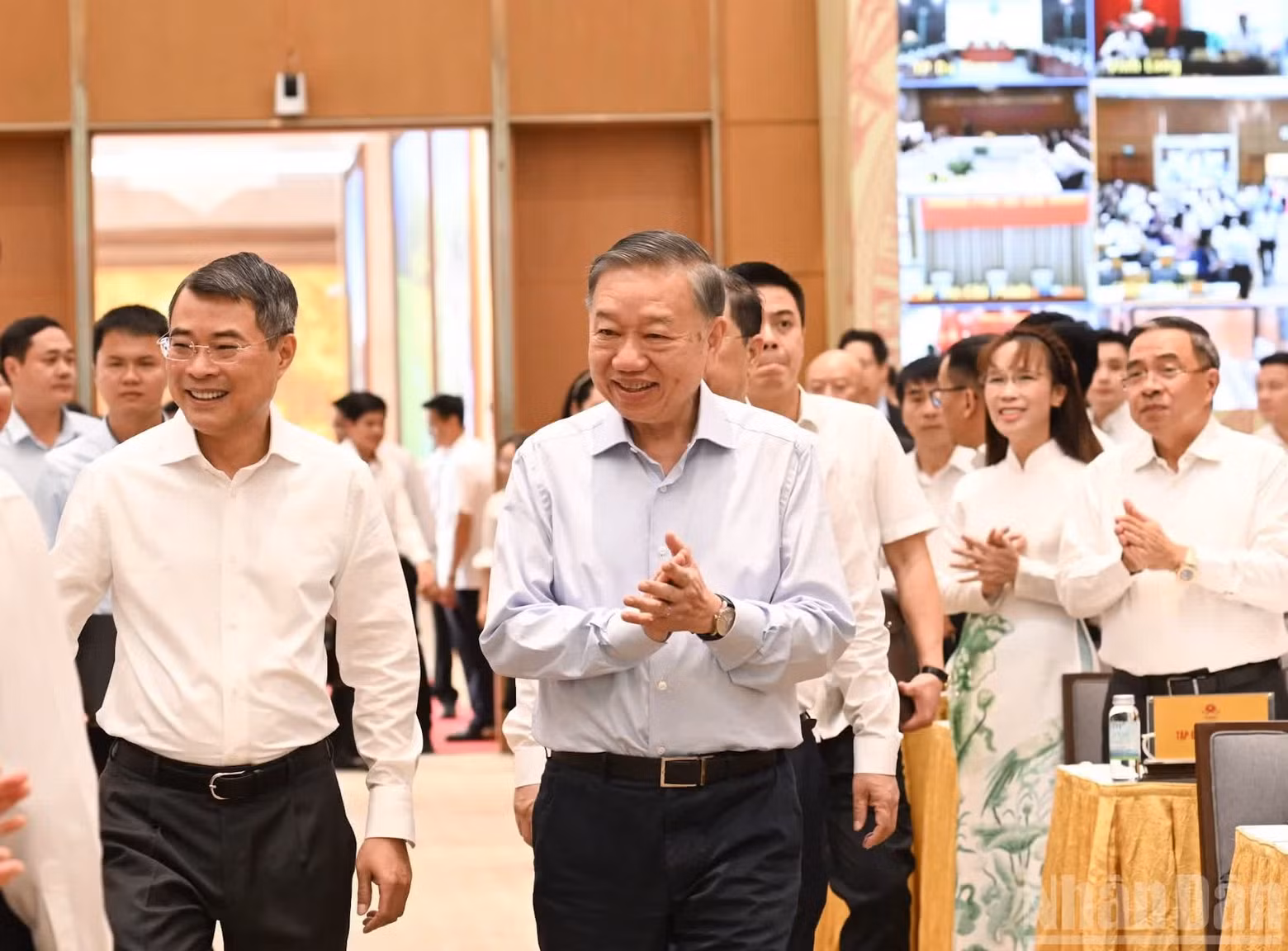 苏林总书记、国家主席出席2026年6月份政府例行会议暨政府与各地方视频会议