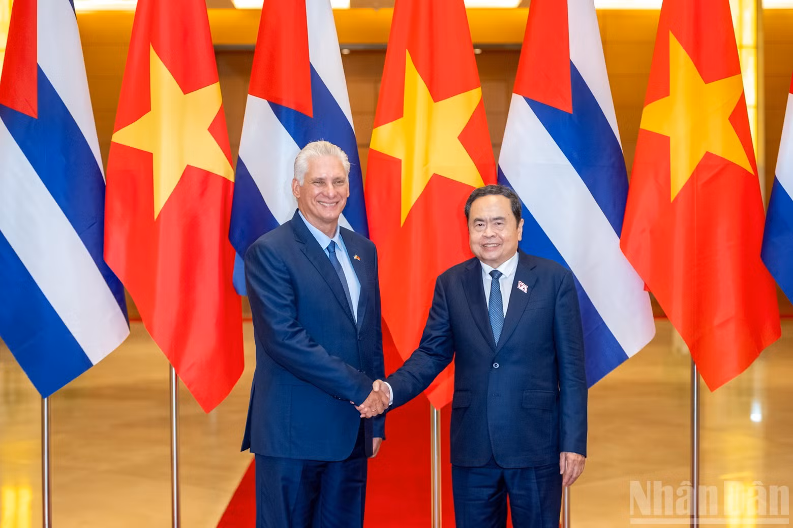 越南国会主席陈青敏会见古共中央第一书记、古巴国家主席迪亚斯-卡内尔。
