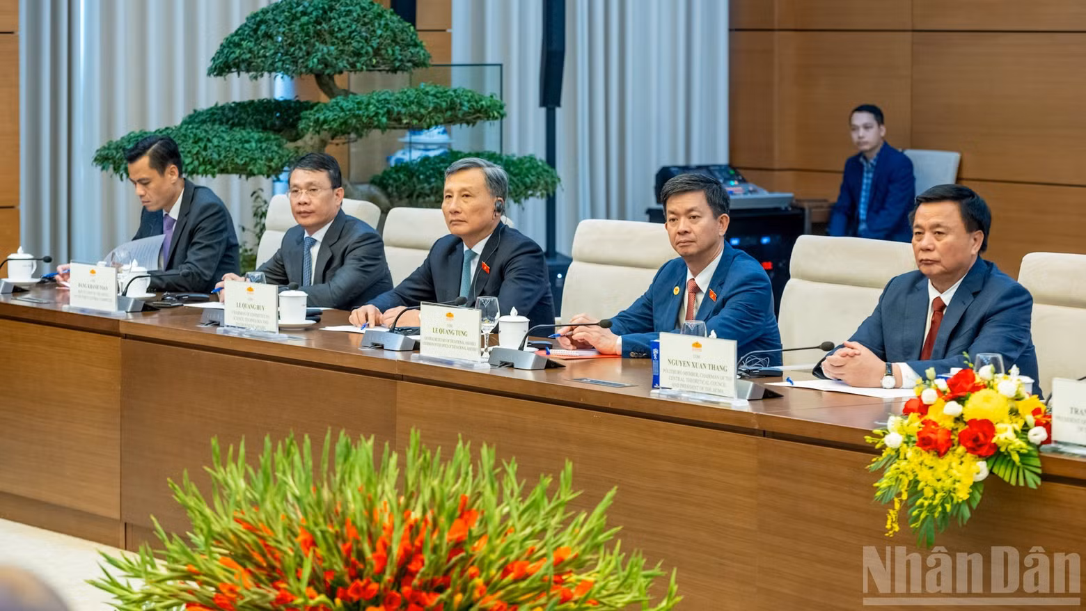 越南代表与会。