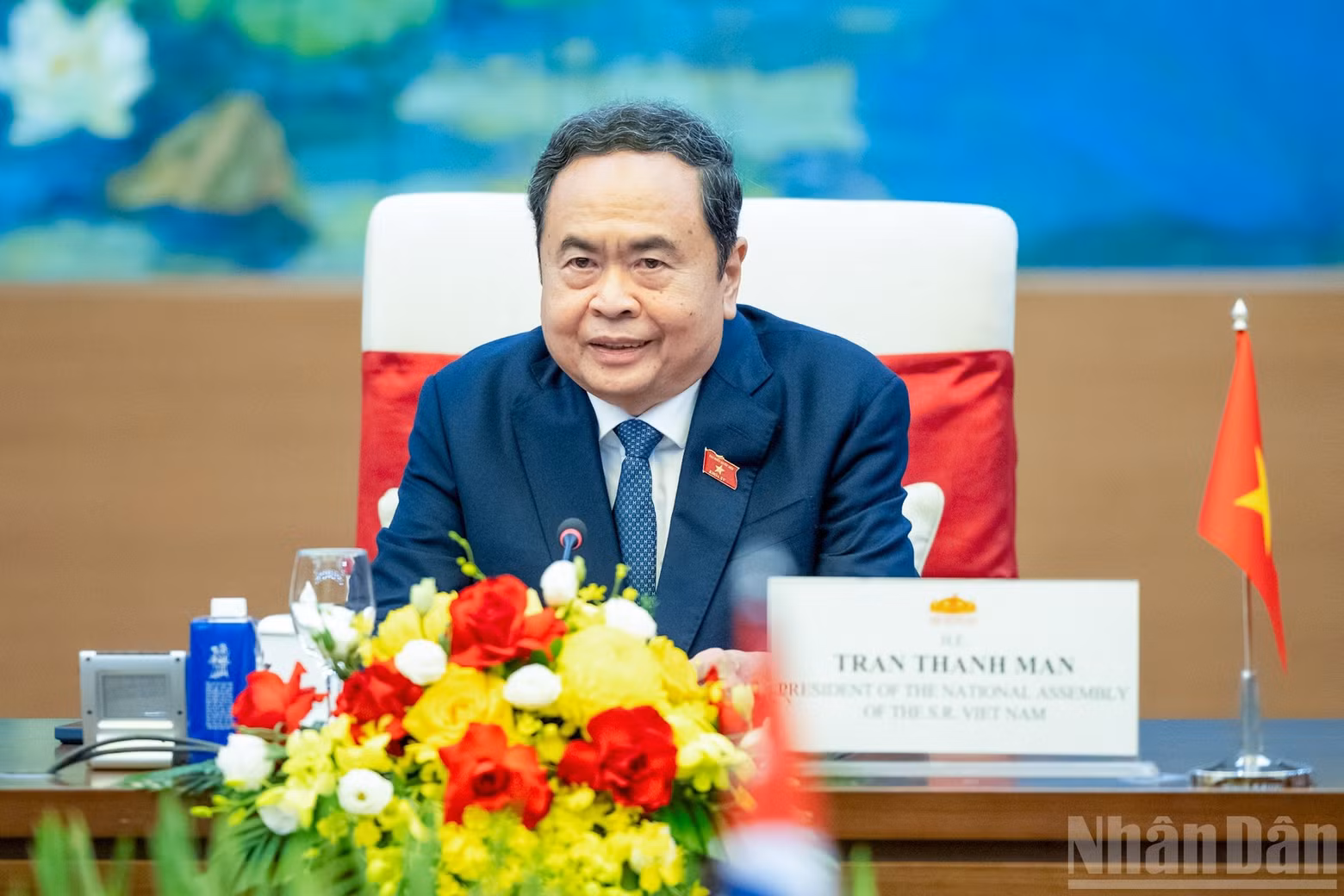 国会主席陈青敏发表讲话。