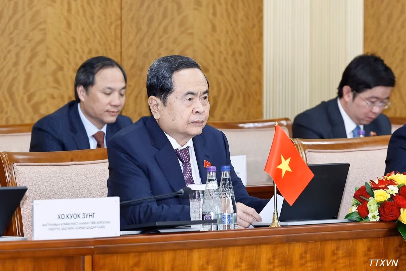国会主席陈青敏发表讲话。