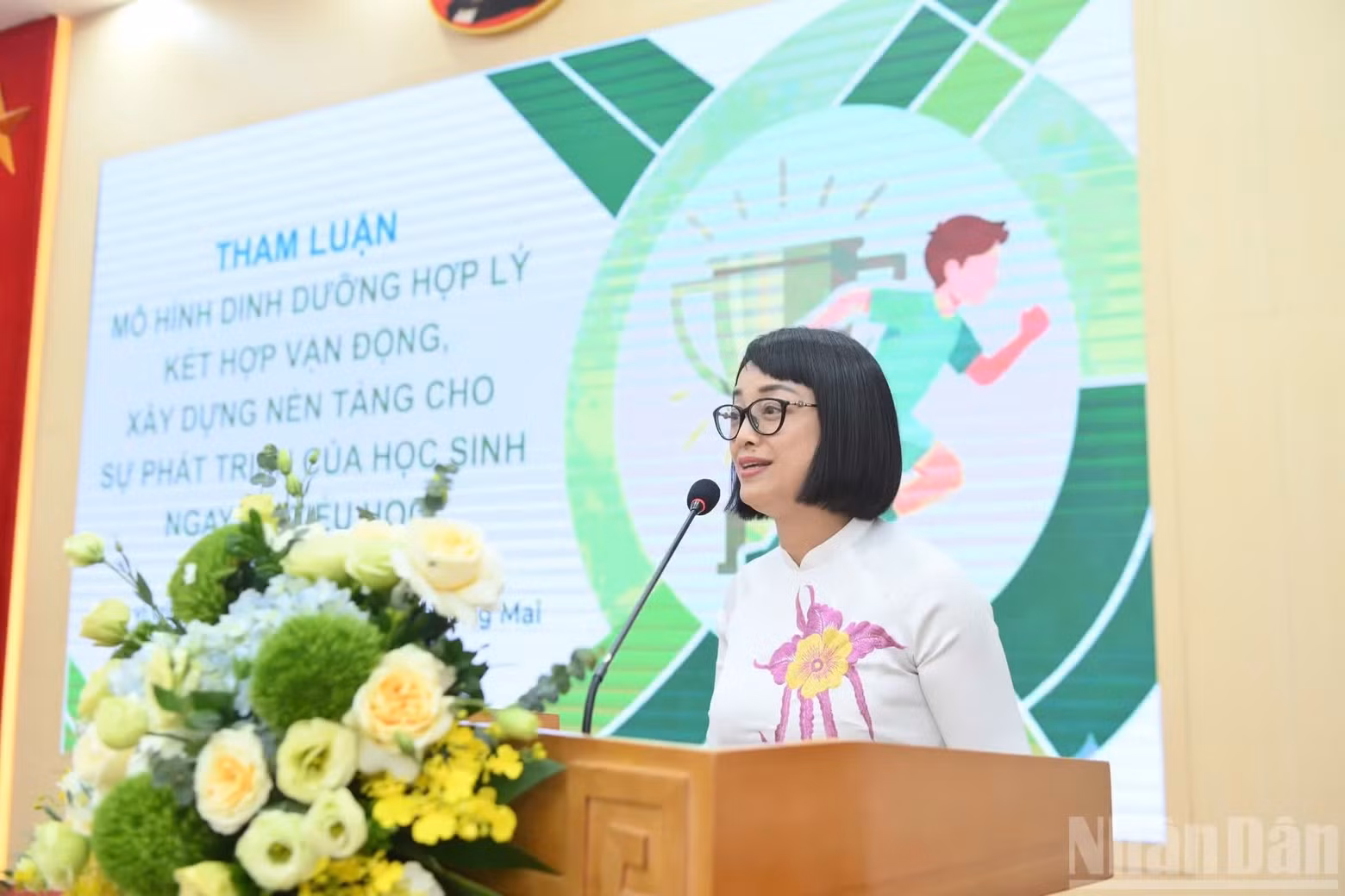 河内市芳梅小学校校长吴菲庆发表讲话。
