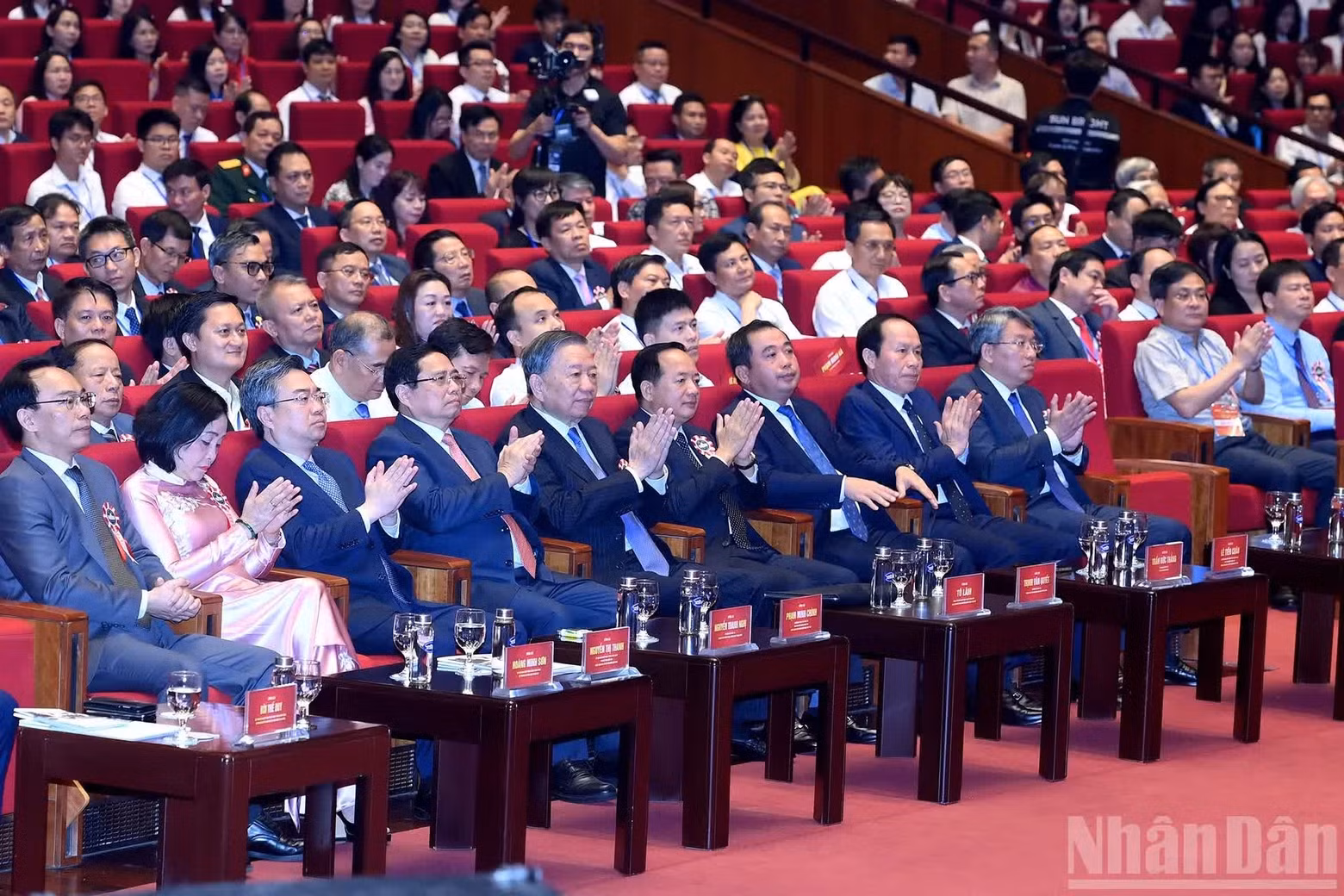 越共中央总书记、国家主席苏林和各位代表出席仪式。