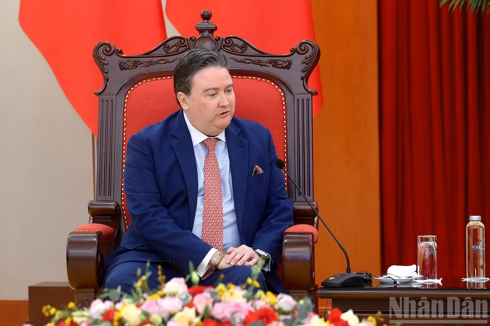 美国驻越南大使马克·纳珀发表讲话。