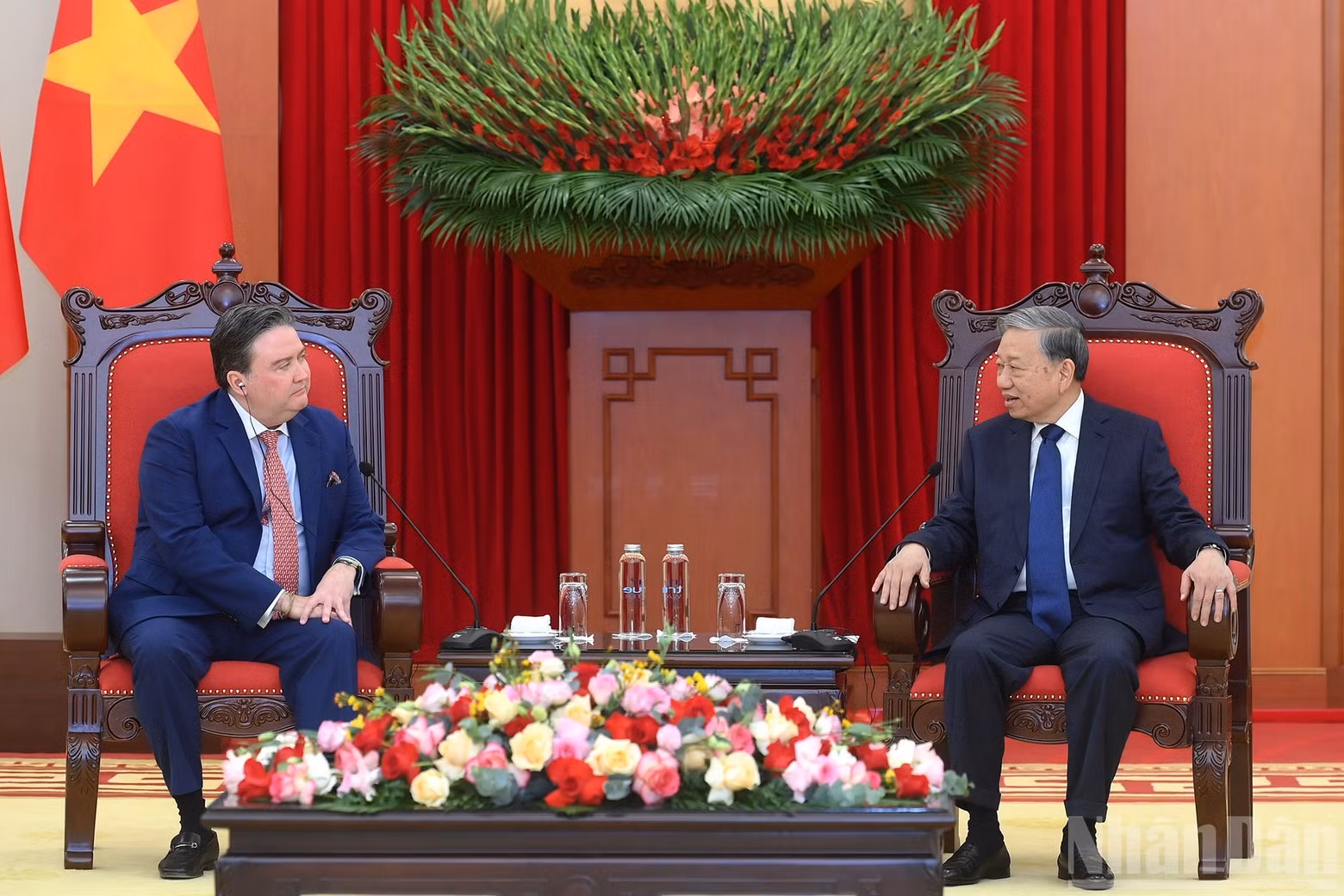 越共中央总书记苏林会见美国驻越南大使马克·纳珀。
