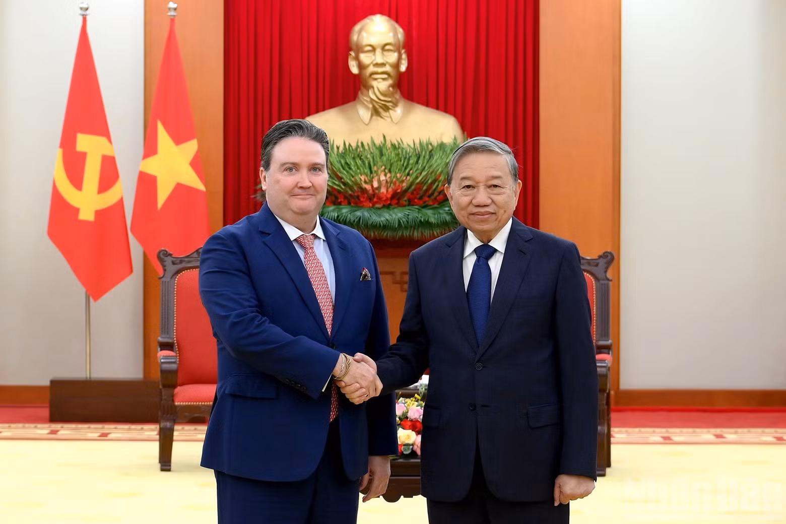越共中央总书记苏林会见美国驻越南大使马克·纳珀。