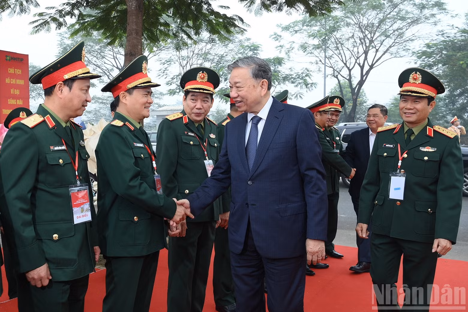 苏林总书记出席越南军队电信工业集团的高科技半导体芯片制造厂项目奠基仪式。