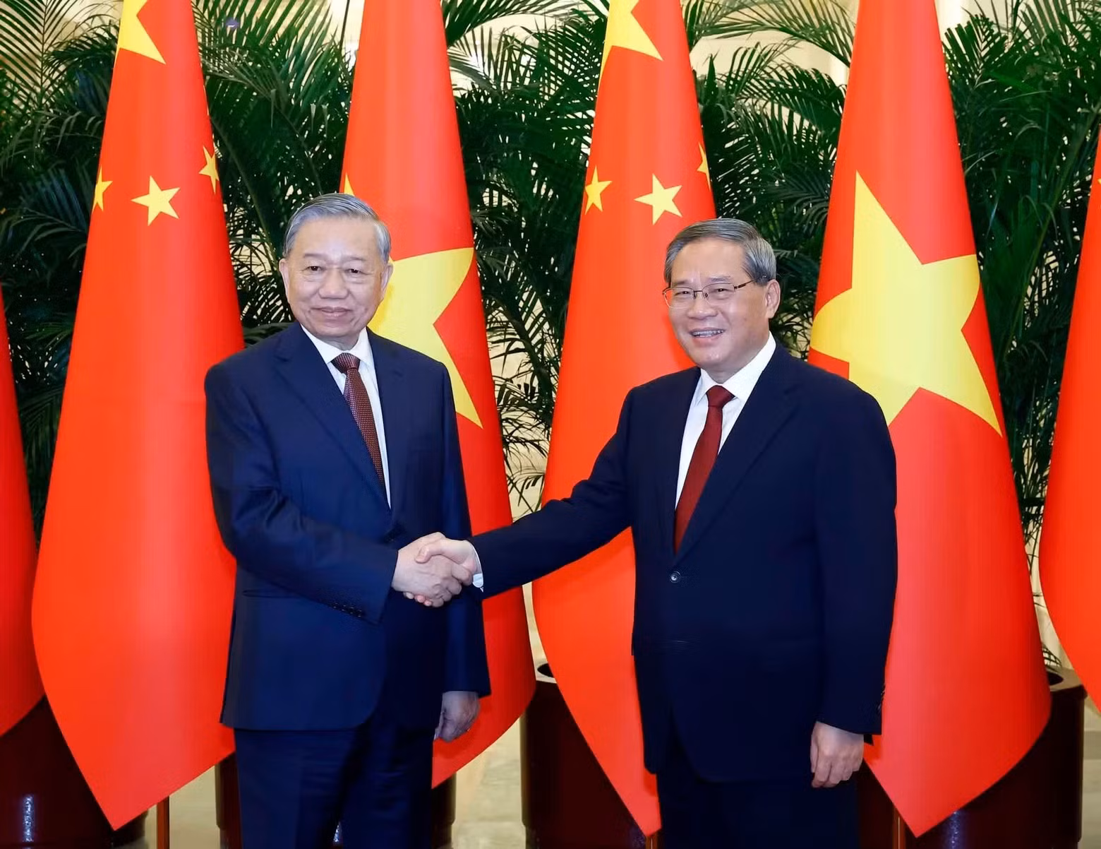 越共中央总书记、国家主席苏林和中国国务院总理李强。