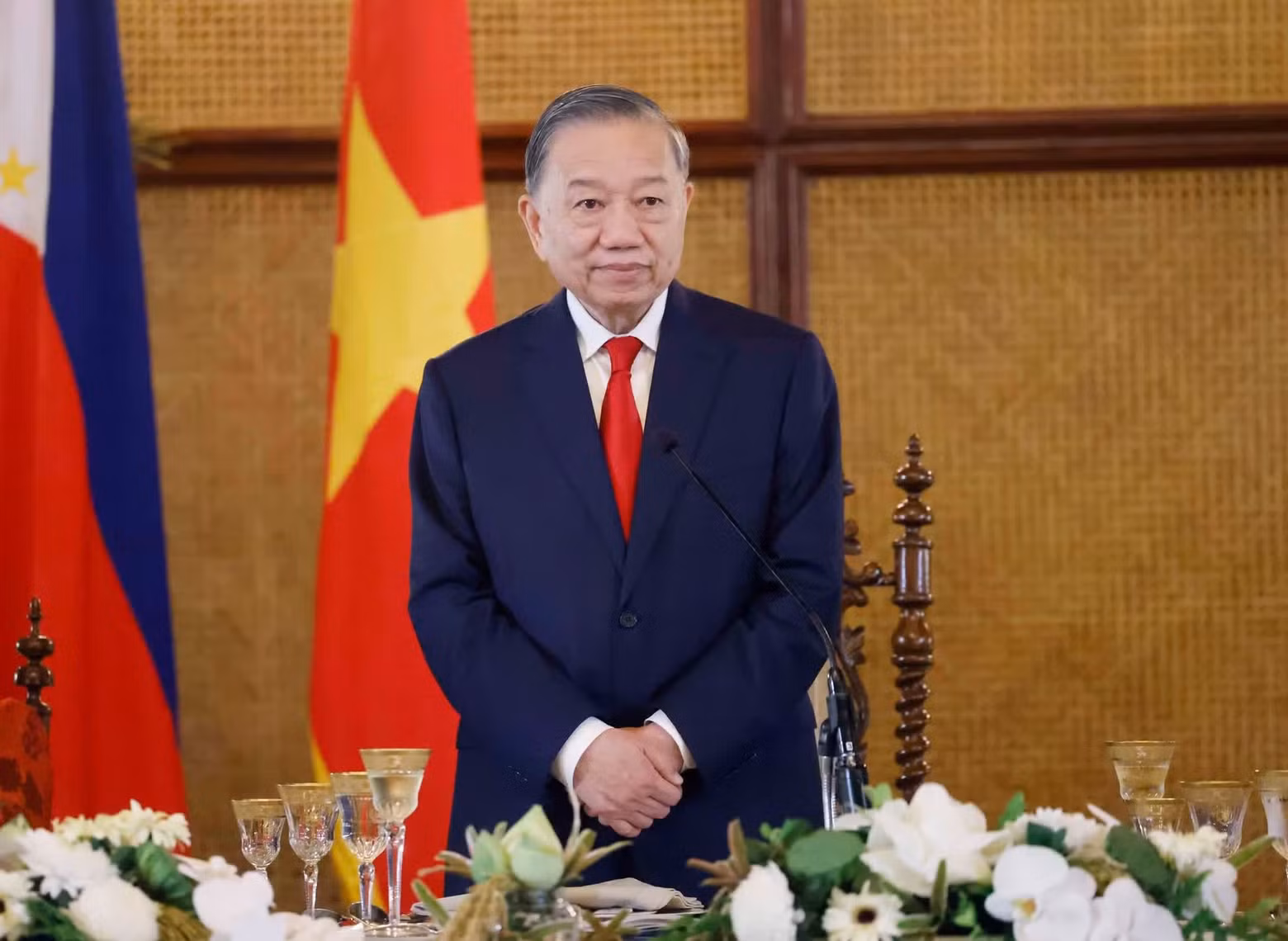 越共中央总书记、越南国家主席苏林发表讲话。