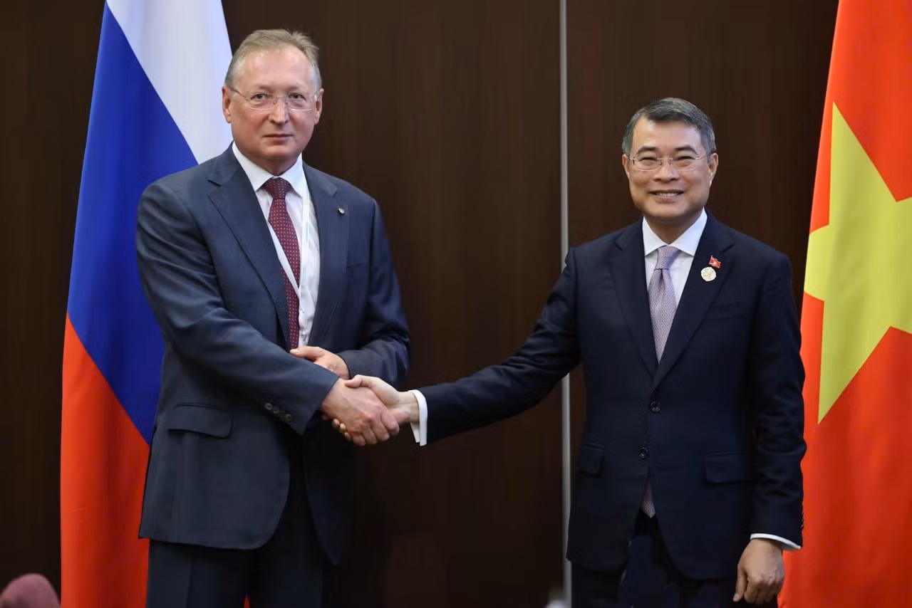 政府总理黎明兴会见俄罗斯扎鲁别日石油公司总经理谢尔盖·库德里亚绍夫。