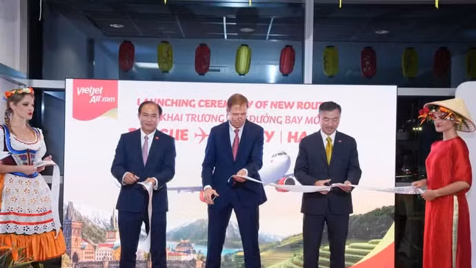 越捷航空布拉格-河内航线开通仪式。（图片来源：越通社）