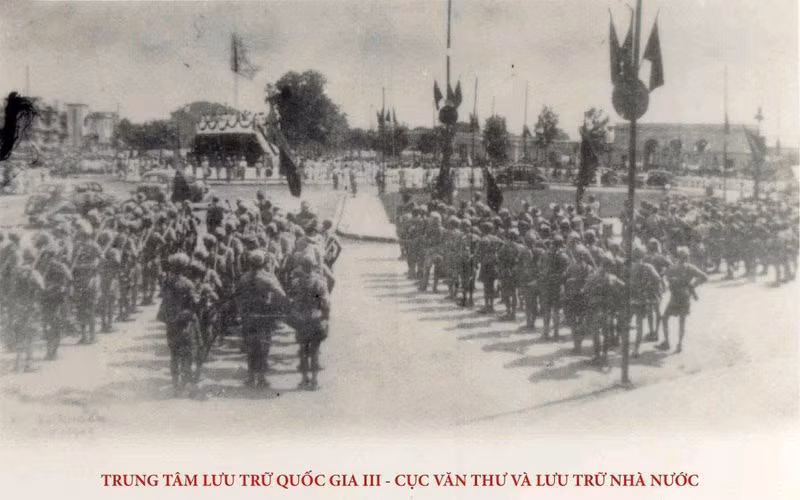 1945年秋天的历史时刻。