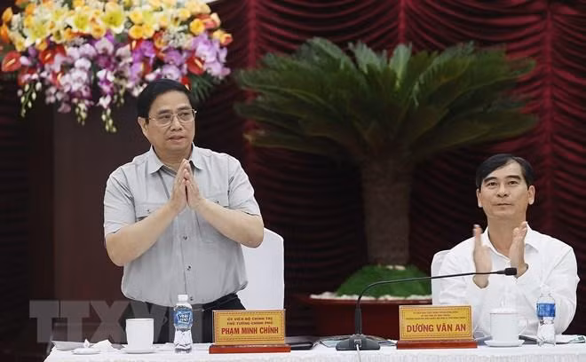 范明正总理发言。