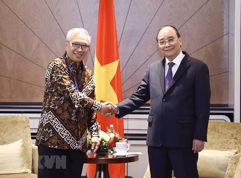 国家主席阮春福会见印尼-越南友好协会主席布迪阿尔萨。(图片来源:越通社) 国家主席阮春福会见印尼-越南友好协会主席布迪阿尔萨。(图片来源:越通社)