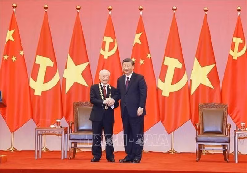 越共中央总书记阮富仲和中共中央总书记、中国国家主席习近平。（图片来源：越通社）