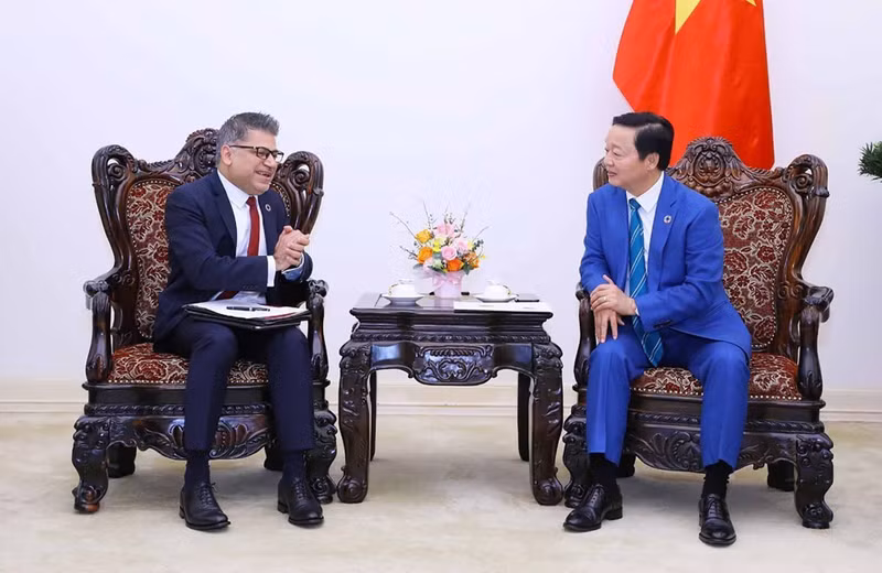 陈红河副总理会见阿斯利康越南总裁兼总经理尼廷·卡普尔。