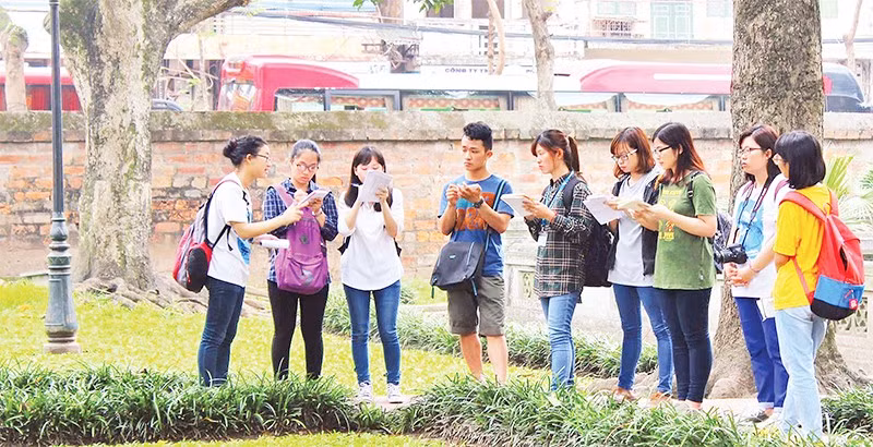 “河内儿女”志愿者英语导游俱乐部的成员。