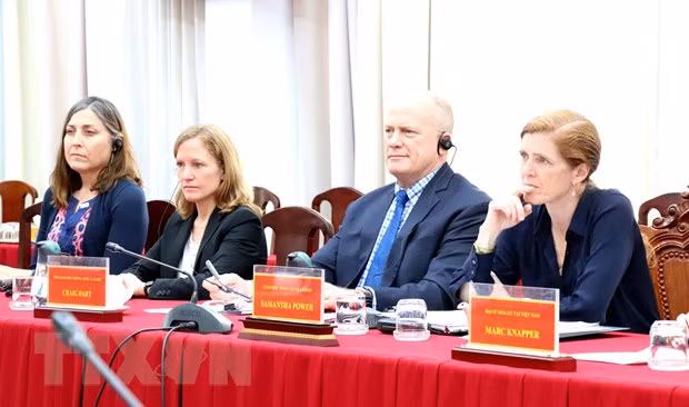 美国国际开发署代表团。