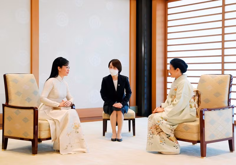 越南国家主席武文赏夫人潘氏清心会见日本天皇德仁的皇后雅子。 越南国家主席武文赏夫人潘氏清心会见日本天皇德仁的皇后雅子。