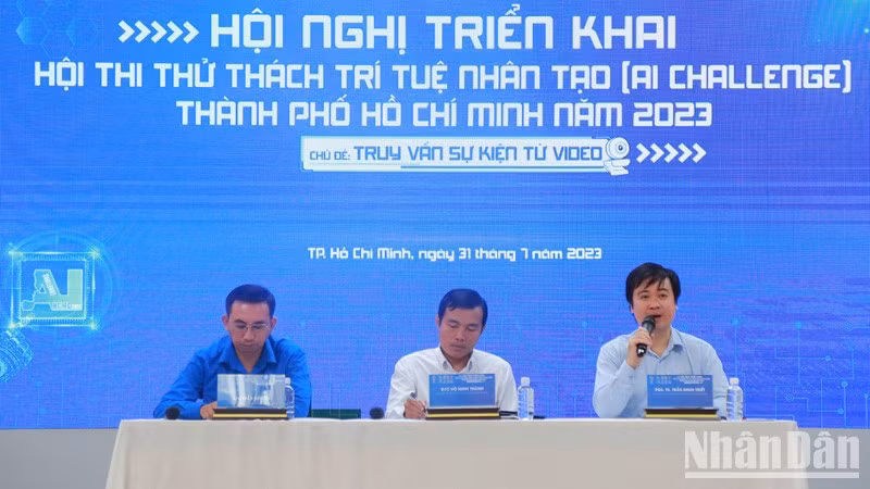 题为“从视频检索事件”的2023年胡志明市人工智能挑战赛启动仪式7月31日下午举行。
