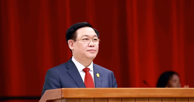 越南国会主席王廷惠在古巴第十届全国人大特别会议上发表讲话。