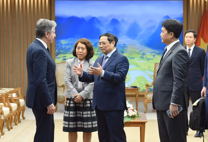 会见结束后范明正总理和美国国务卿安东尼·布林肯交流。