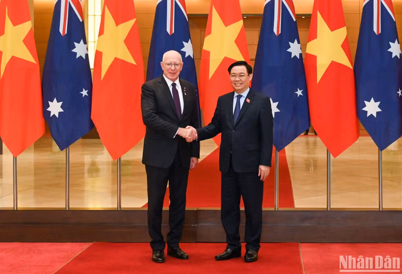 国会主席王廷惠会见澳大利亚总督戴维·赫尔利。