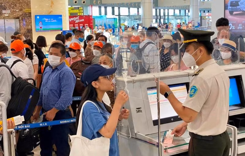 附图：内排国际航空港在国庆节期间旅客吞吐量约达41万人次。