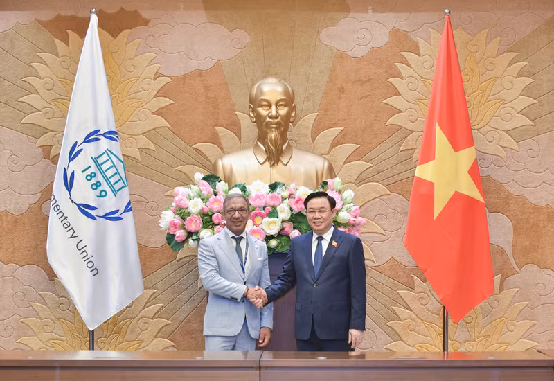 越南国会主席王廷惠和各国议会联盟主席杜阿尔特·帕谢科。