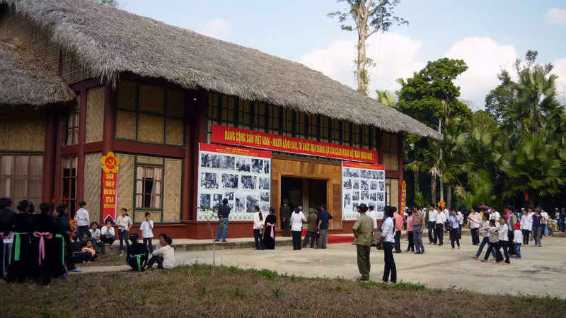 金平国家级特殊遗迹区是传统宣传教育及吸引游客的红色地址。 金平国家级特殊遗迹区是传统宣传教育及吸引游客的红色地址。