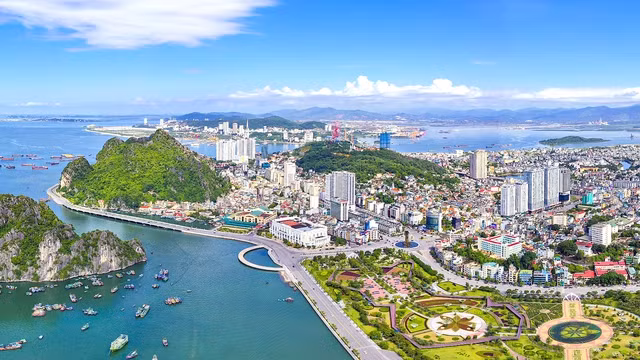 附图：广宁省下龙市的一角。