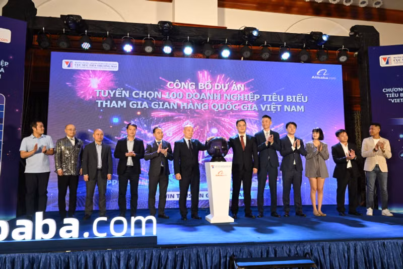 越南工贸部贸易促进局召开会议，宣布遴选模范企业参加阿里巴巴越南国家馆的计划。
