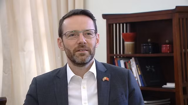 英国驻越南大使伊恩·弗鲁。（图片来源：越通社）