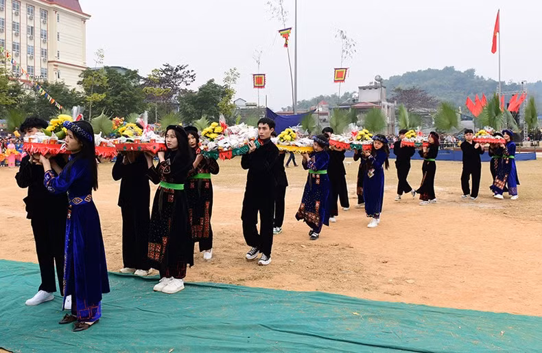 宣光省岱依族的隆东节热闹开场。