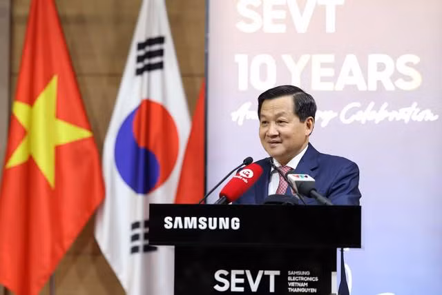 越南政府副总理黎明慨在仪式上发表讲话。