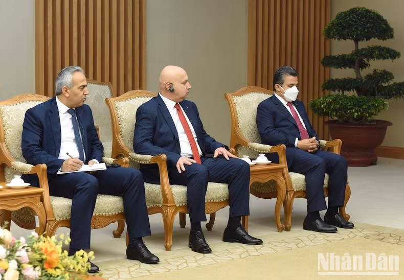 由巴勒斯坦内政部长Ziad Hab Al-Reeh率领的工作代表团。