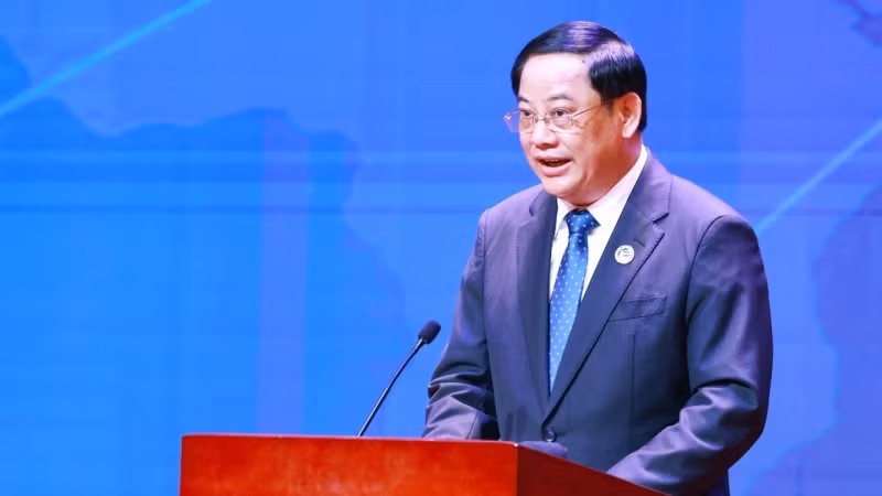 老挝总理宋赛·西潘敦发表讲话。
