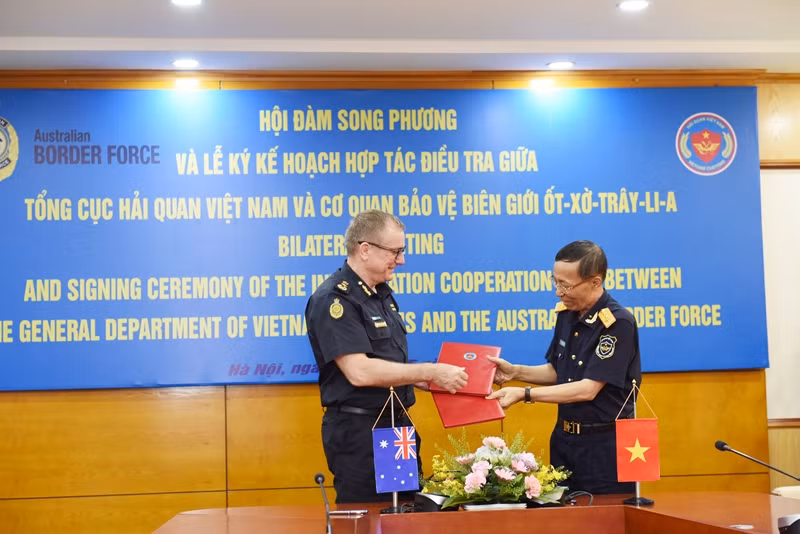 越南海关总局与澳大利亚边防局签署调查合作计划。（图片来源：dangcongsan.vn）