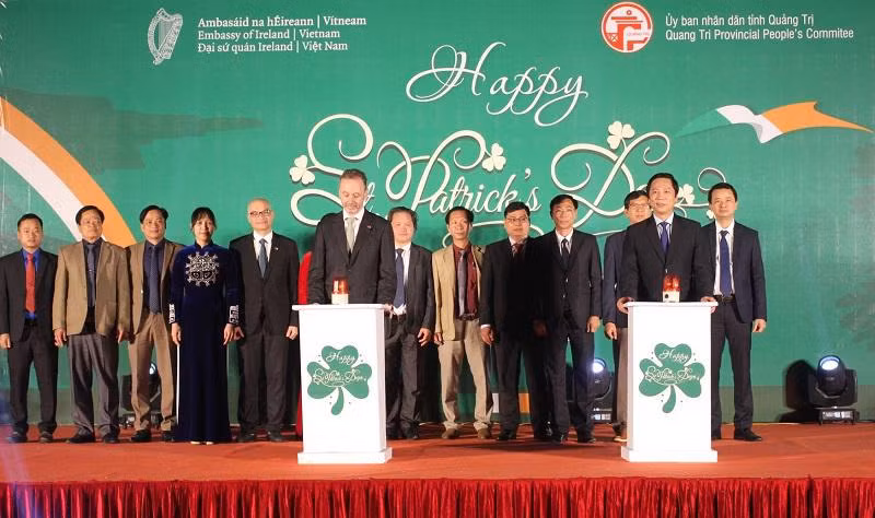 贤良—滨海两岸国家级特殊遗迹区绿灯亮灯仪式.（图片来源：经济都市报）