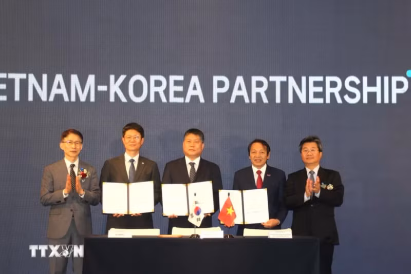越南和韩国企业签署合作谅解备忘录。（图片来源：越通社）